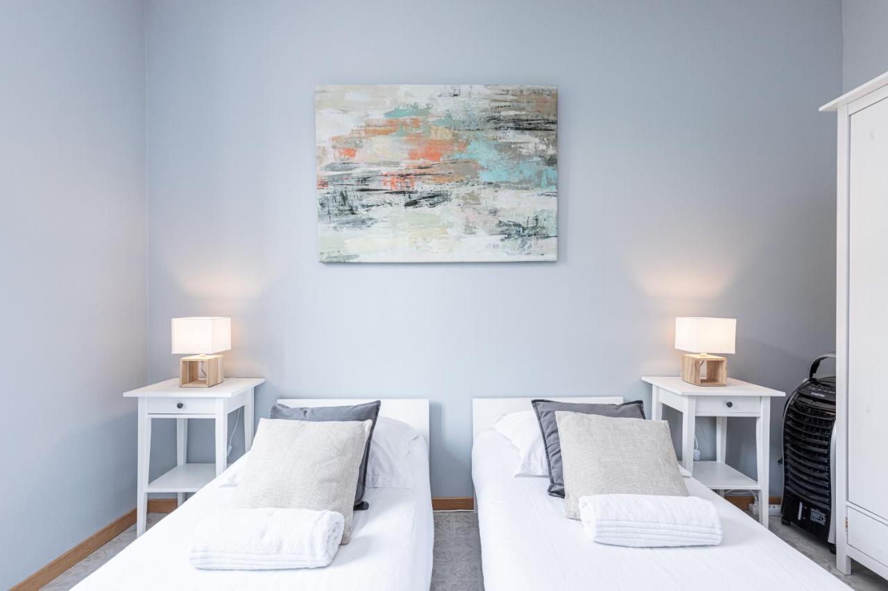 Large 3 Bdr Center * Nice